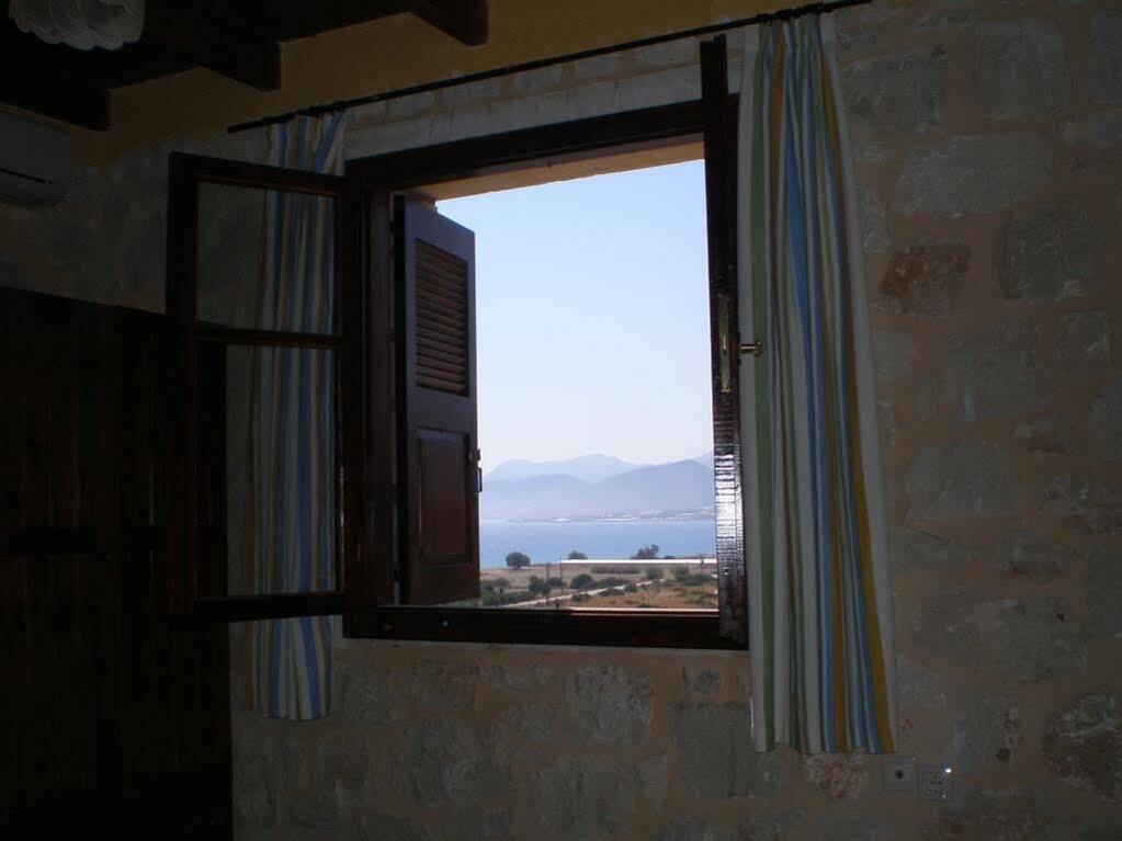 Ville Du Soleil - Exclusive Homes With Rustic Charm And Sensational Views Of The Mediterranean Sea Makrýgialos エクステリア 写真